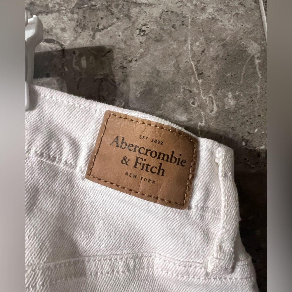 Abercrombie Ankle Straight High Rise Jeans - Picture 4 of 4